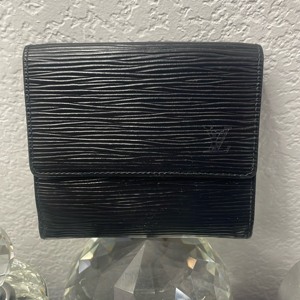 EUC Vintage LOUIS VUITTON Epi Leather Elise
Wallet